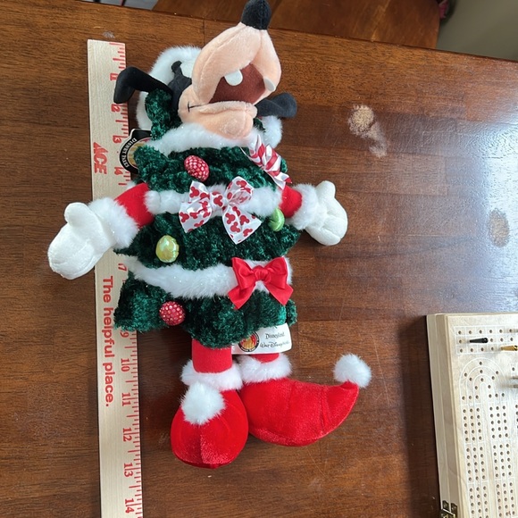 Authentic Disney Theme Park Merchandise Christmas Tree Goofy Beanbag New w/ tags - Picture 8 of 8